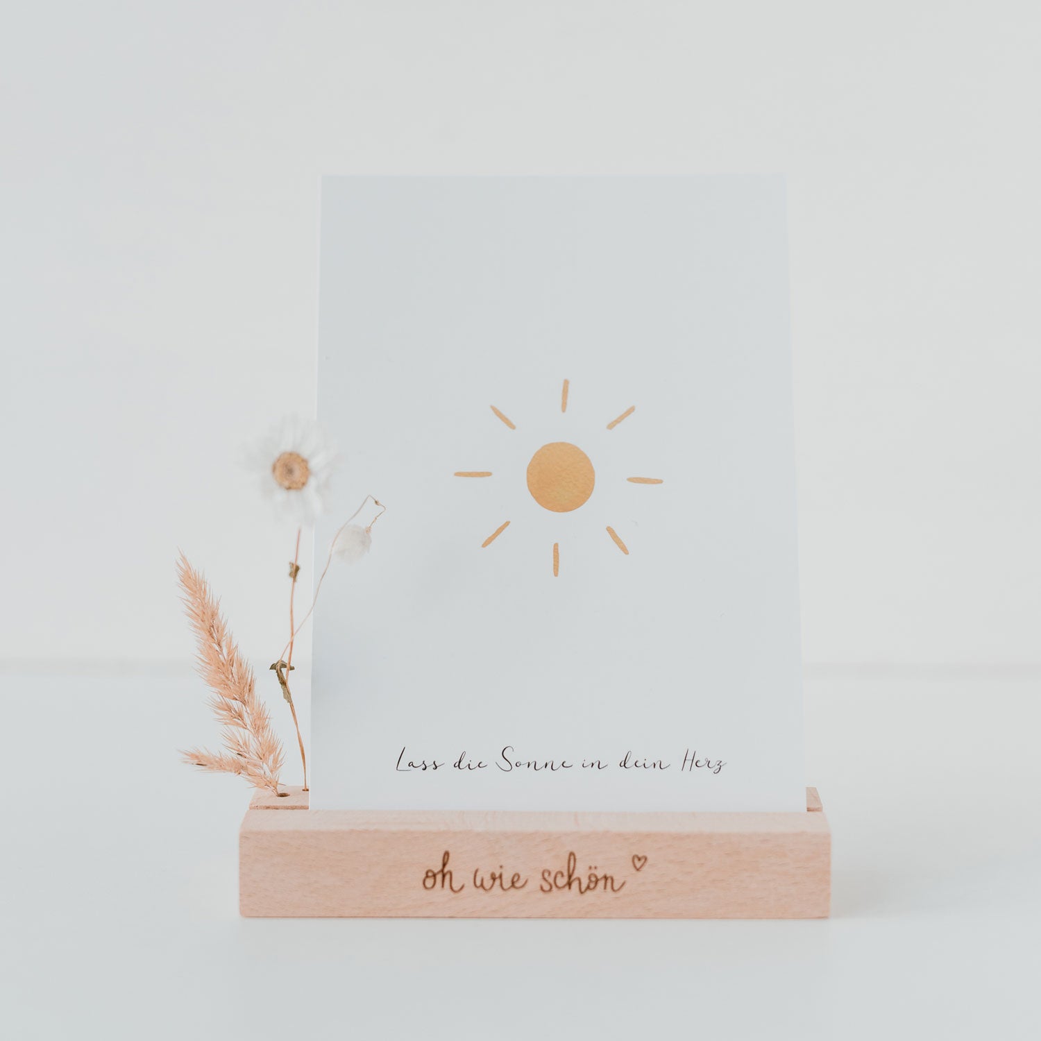 Postkarte Sonne im Kartenständer aus Buchenholz