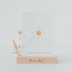 Postkarte Sonne im Kartenständer aus Buchenholz